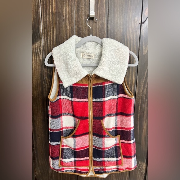 Red/Black Plaid Sherpa Collar Vest-Size:Medium - Picture 5 of 10
